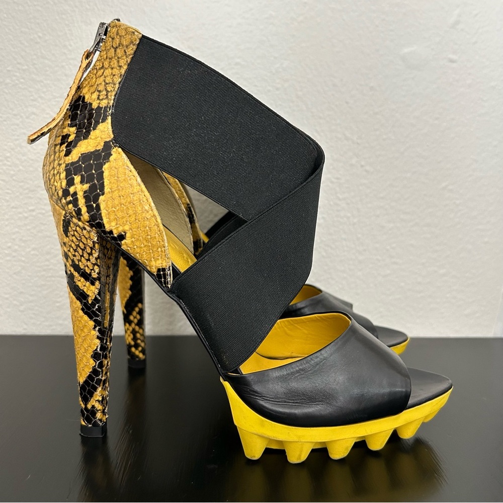 GIACOMORELLI Black Yellow Python Snake Skin Print High Heels Italy Sz 37 US 6.5